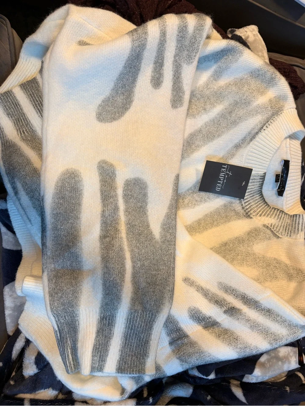 Tempted (blue blush label) Cream Ribbed Crew Neck Top
